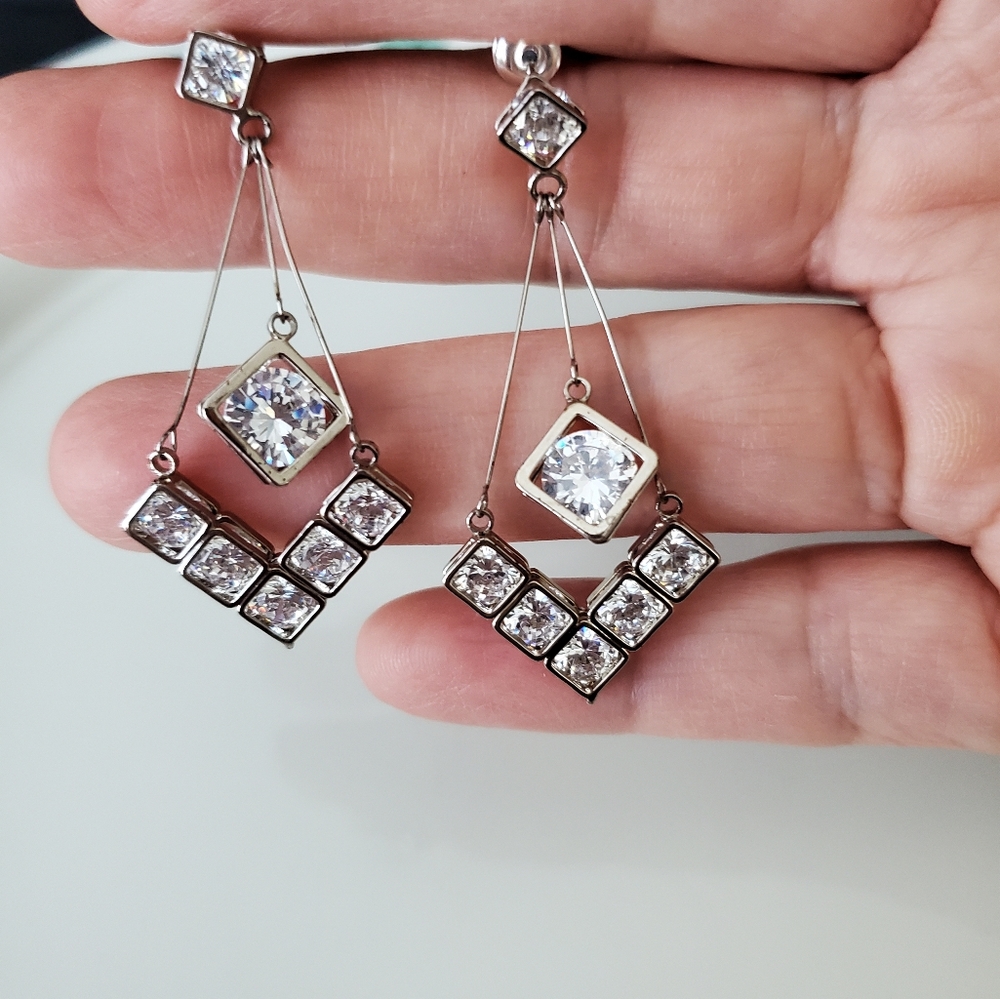 E-21 Chandelier Bling Pendulum Dangle Earrings - Picture 4 of 8